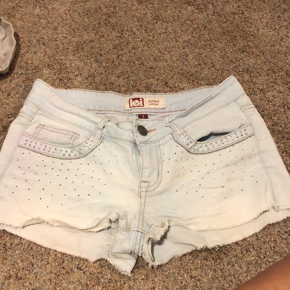 Shorts - Picture 3 of 8